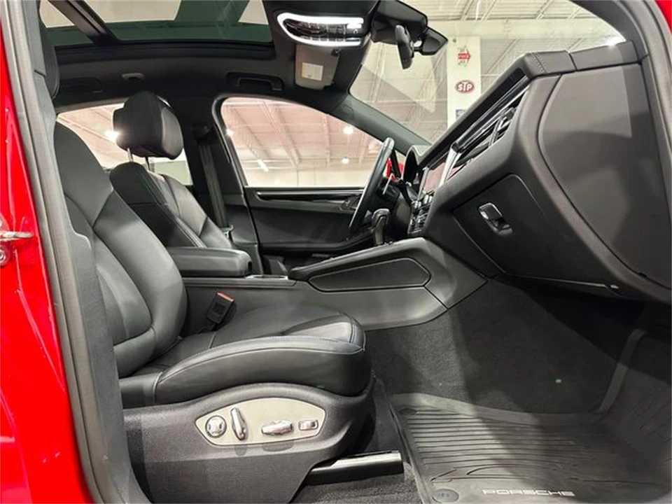 2023 Porsche Macan - Image 11 of 30