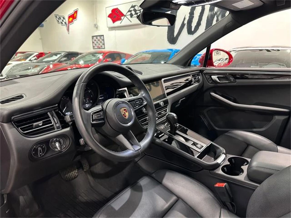 2023 Porsche Macan - Image 10 of 30
