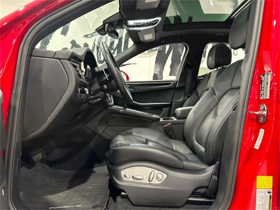 2023 Porsche Macan - Image 9 of 30