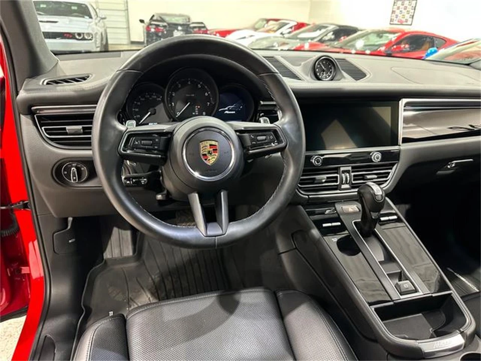 2023 Porsche Macan - Image 12 of 30