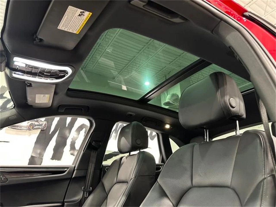 2023 Porsche Macan - Image 19 of 30