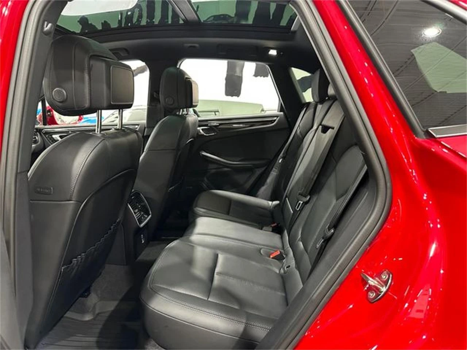 2023 Porsche Macan - Image 21 of 30