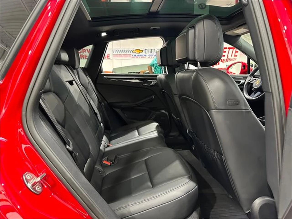 2023 Porsche Macan - Image 22 of 30