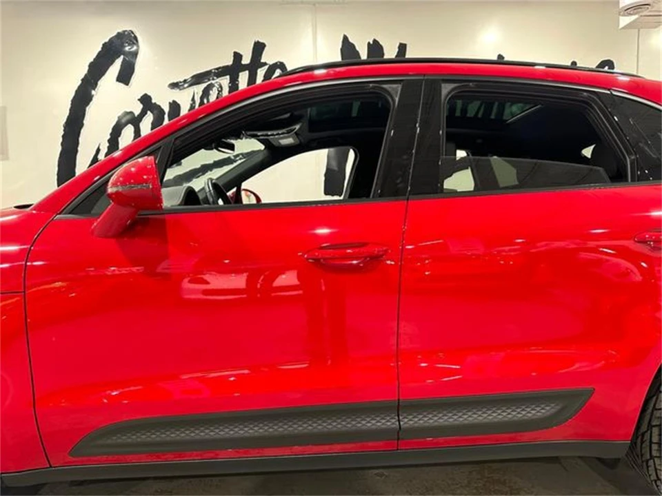 2023 Porsche Macan - Image 25 of 30