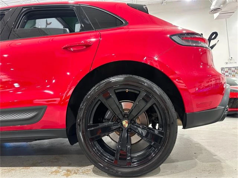 2023 Porsche Macan - Image 26 of 30