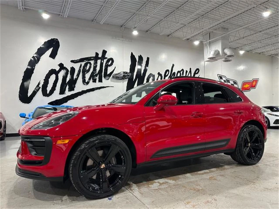 2023 Porsche Macan - Image 27 of 30