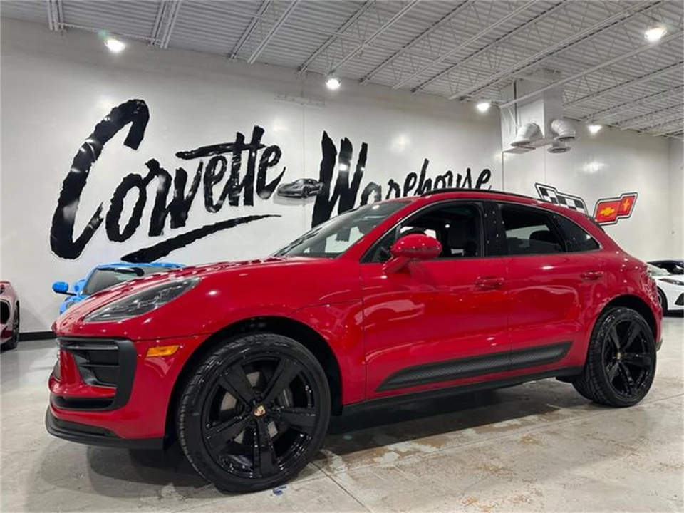2023 Porsche Macan - Image 28 of 30