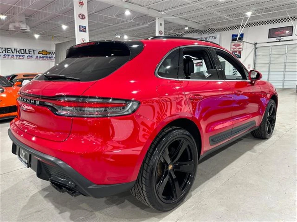 2023 Porsche Macan - Image 29 of 30