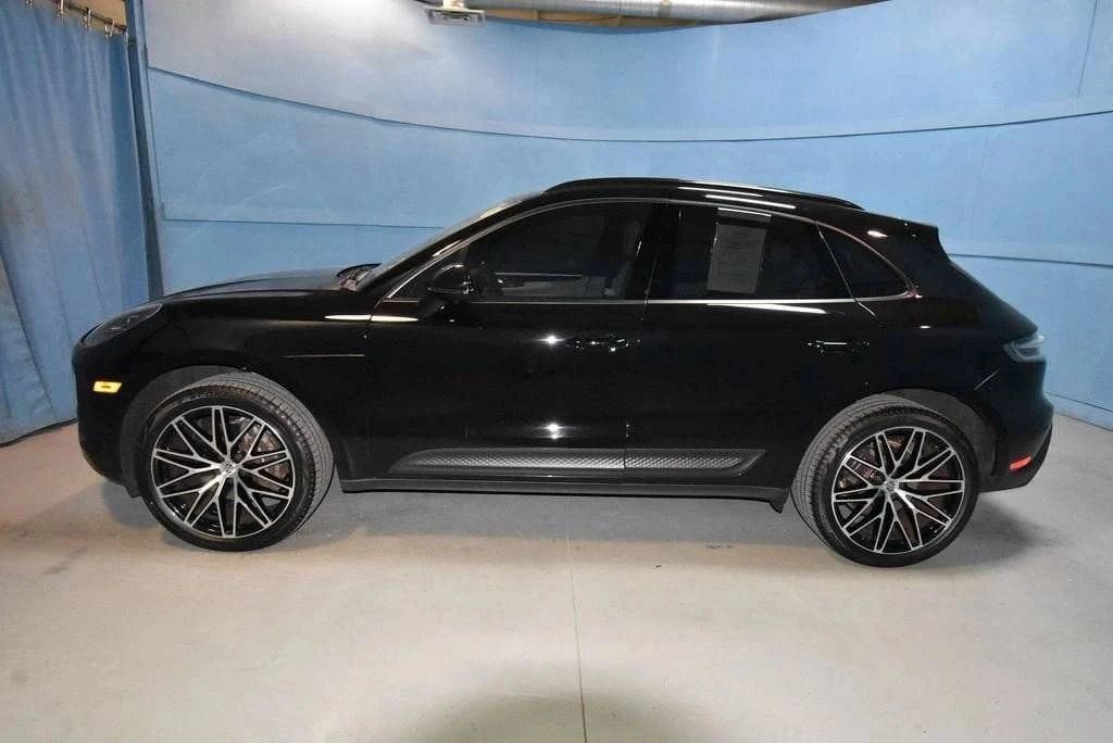 2023 Porsche Macan - Image 2 of 5
