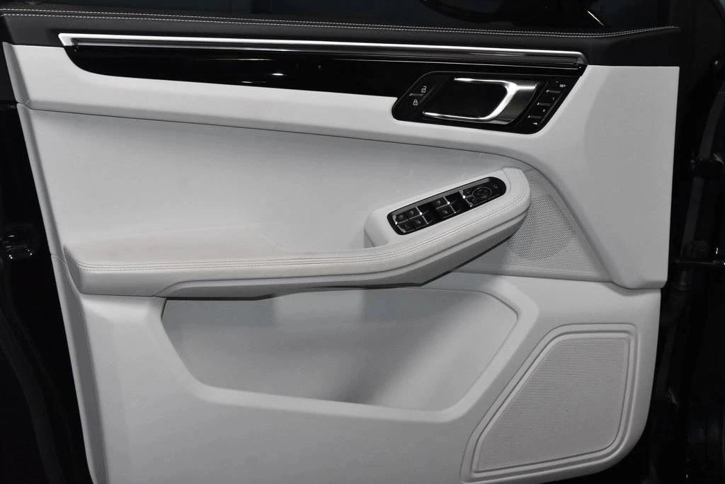 2023 Porsche Macan - Image 5 of 5