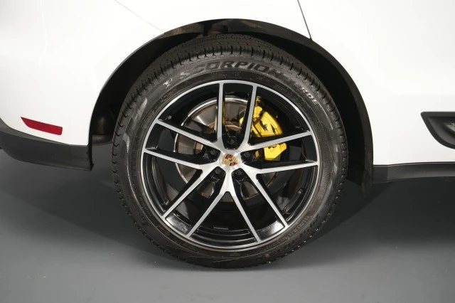 2023 Porsche Macan - Image 23 of 31
