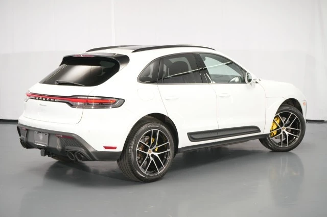 2023 Porsche Macan - Image 11 of 31