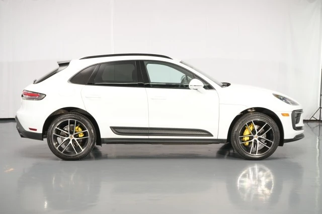 2023 Porsche Macan - Image 10 of 31