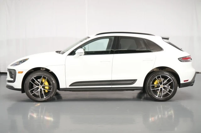 2023 Porsche Macan - Image 2 of 31