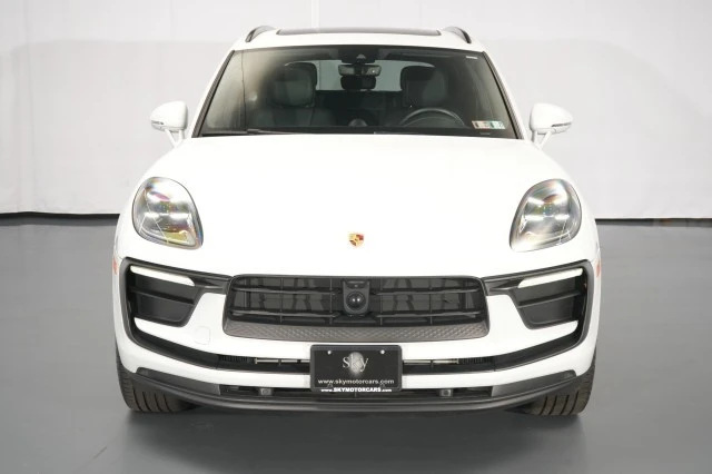 2023 Porsche Macan - Image 4 of 31