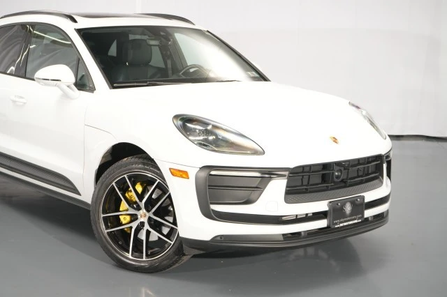 2023 Porsche Macan - Image 8 of 31