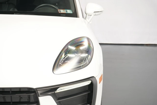 2023 Porsche Macan - Image 6 of 31