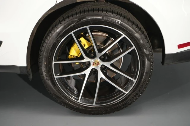 2023 Porsche Macan - Image 22 of 31