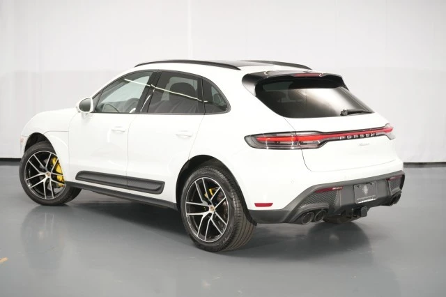 2023 Porsche Macan - Image 19 of 31