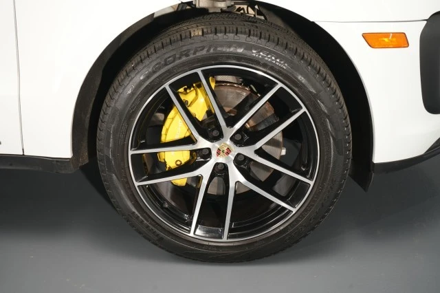2023 Porsche Macan - Image 24 of 31