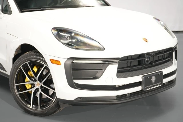 2023 Porsche Macan - Image 7 of 31