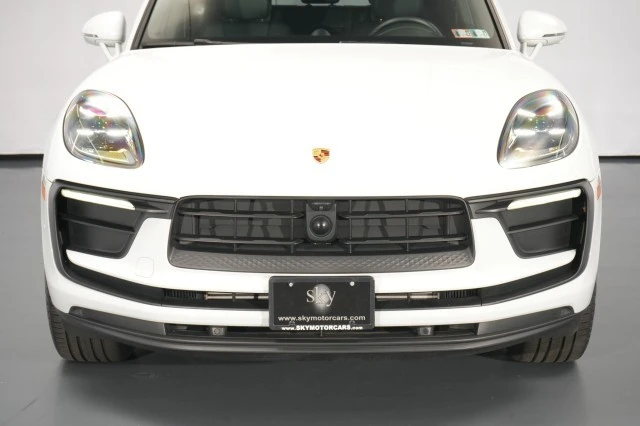 2023 Porsche Macan - Image 5 of 31