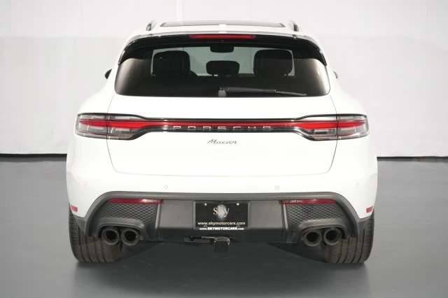 2023 Porsche Macan - Image 15 of 31