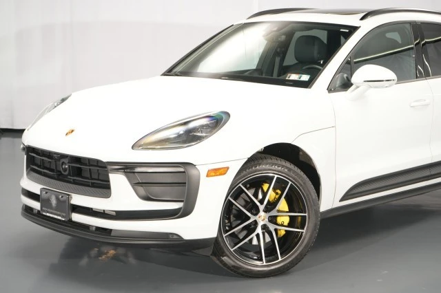 2023 Porsche Macan - Image 3 of 31