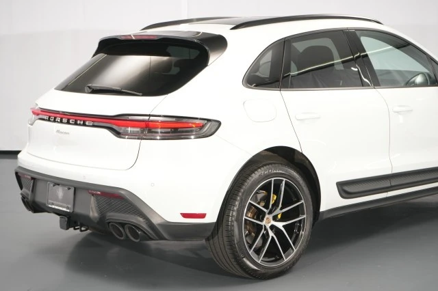 2023 Porsche Macan - Image 13 of 31