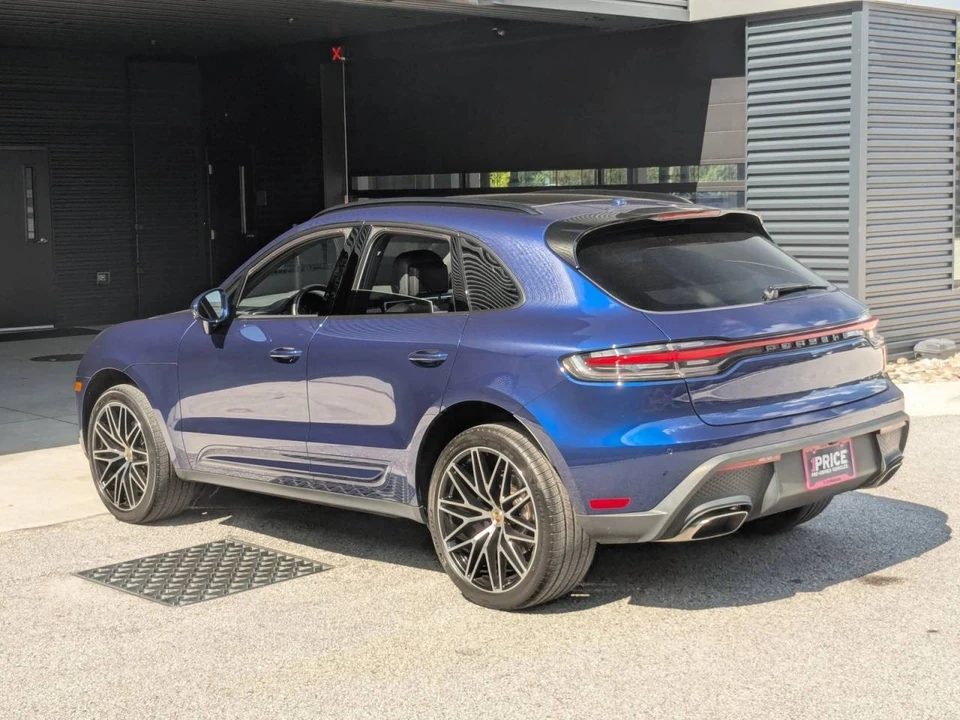 2023 Porsche Macan - Image 3 of 5