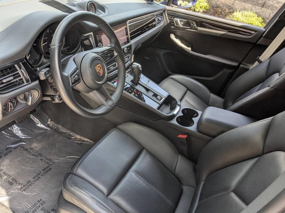 2023 Porsche Macan - Image 4 of 5