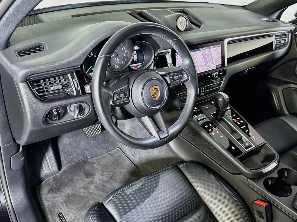 2023 Porsche Macan T - Image 4 of 4