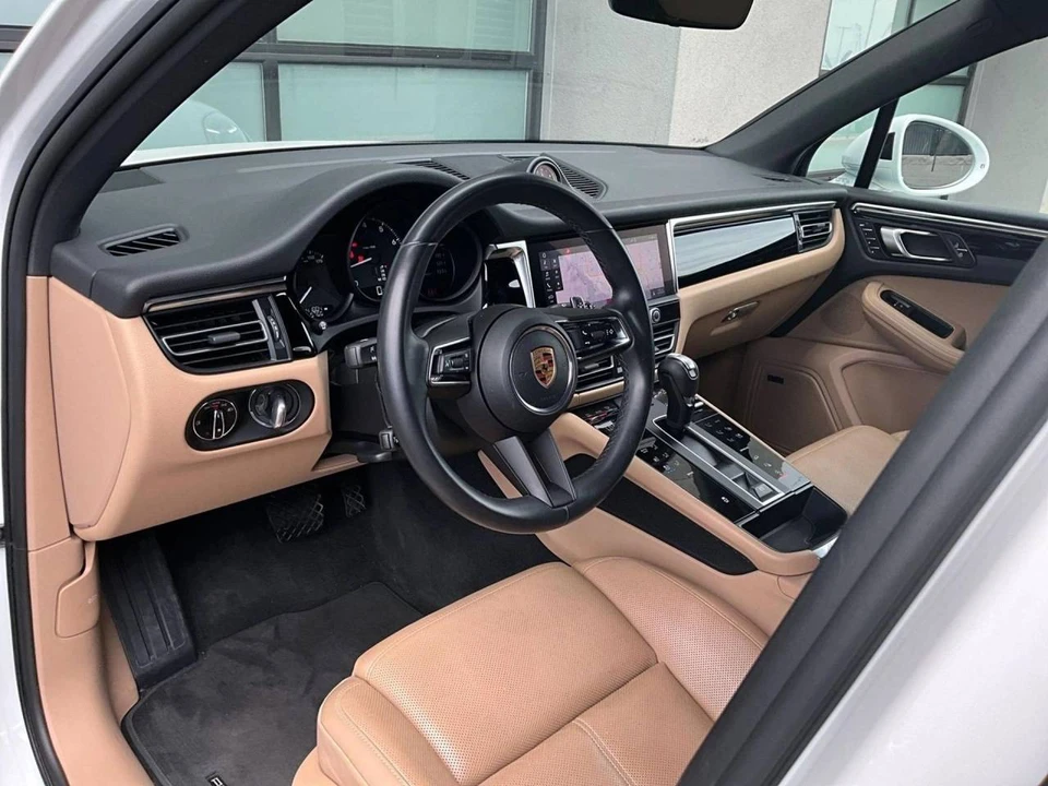 2023 Porsche Macan - Image 4 of 5
