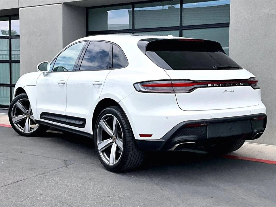 2023 Porsche Macan - Image 3 of 5