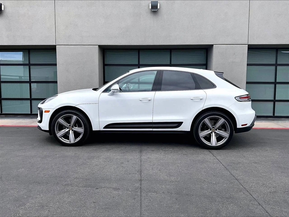 2023 Porsche Macan - Image 2 of 5