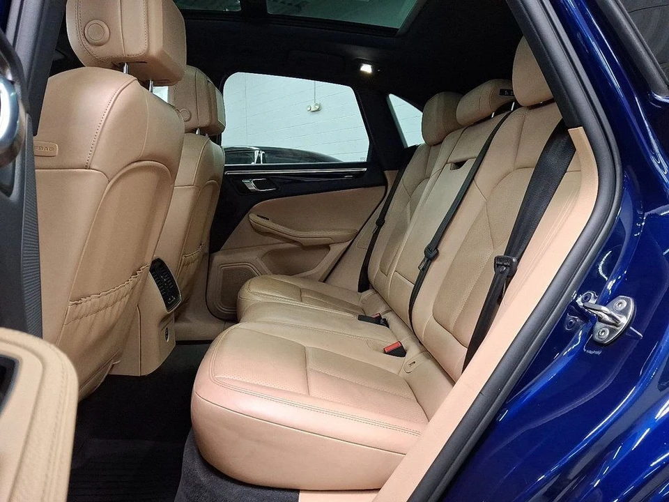 2023 Porsche Macan - Image 10 of 12