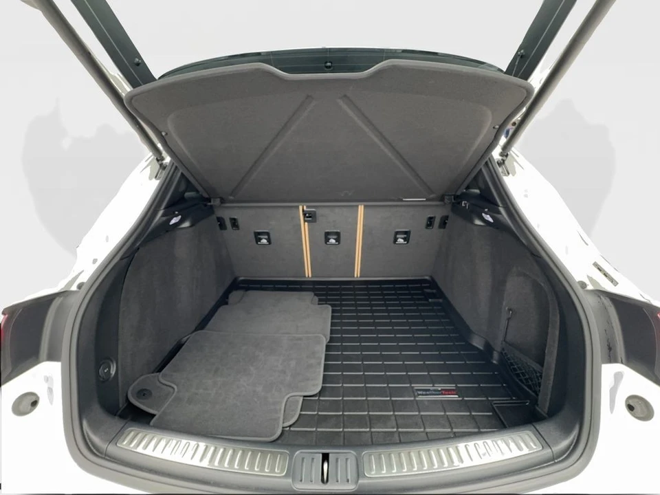 2023 Porsche Macan - Image 19 of 21