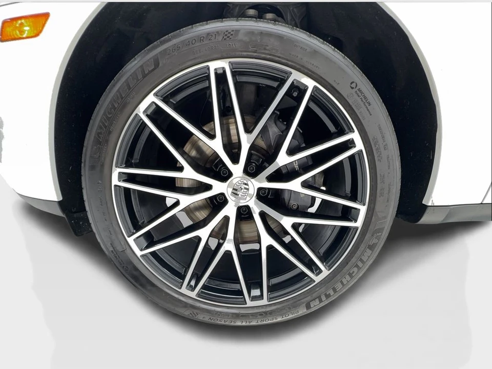 2023 Porsche Macan - Image 13 of 21
