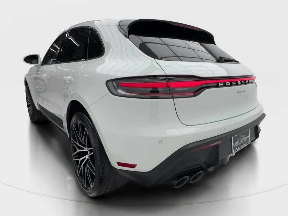 2023 Porsche Macan - Image 10 of 21