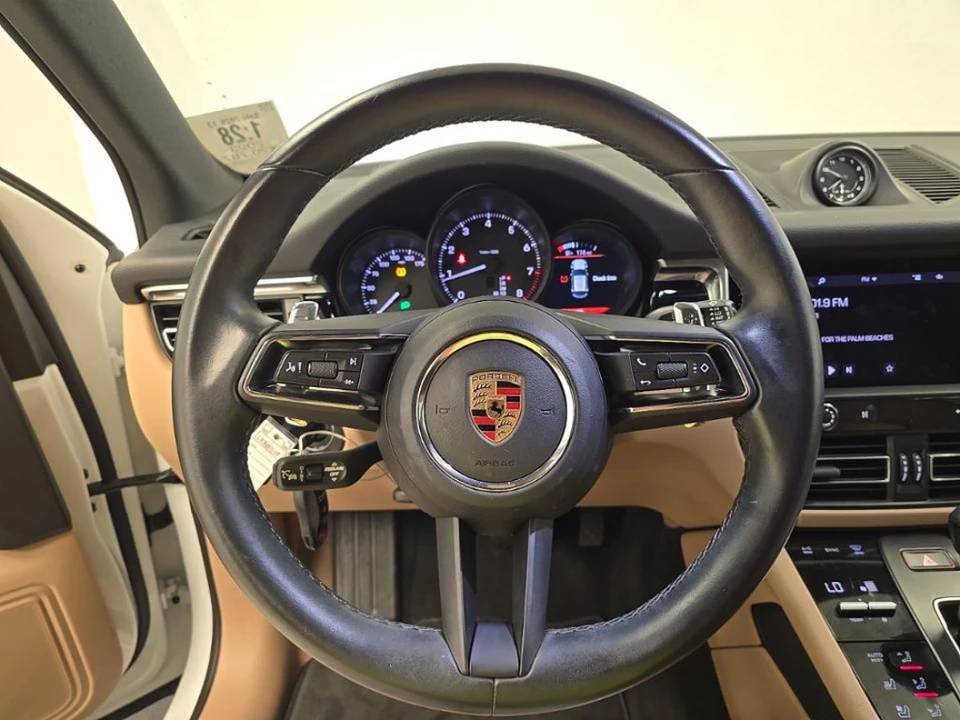 2023 Porsche Macan - Image 6 of 10