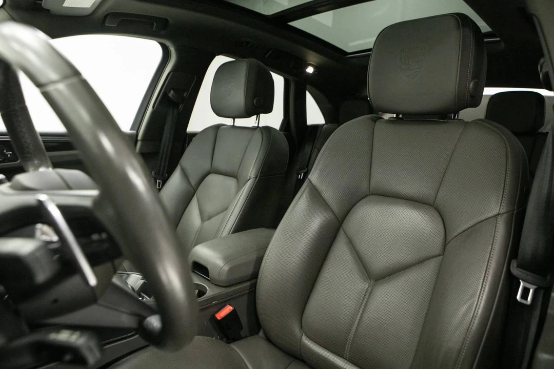 2023 Porsche Macan - Image 5 of 5