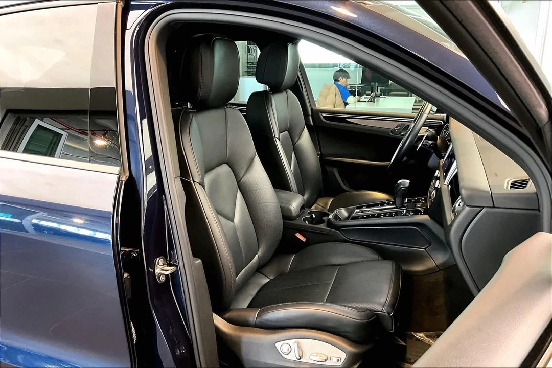 2023 Porsche Macan T - Image 9 of 12