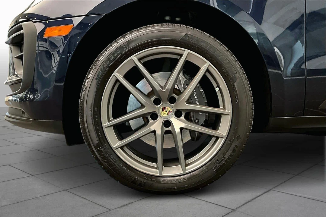 2023 Porsche Macan T - Image 10 of 12