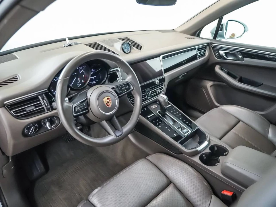 2023 Porsche Macan - Image 4 of 5