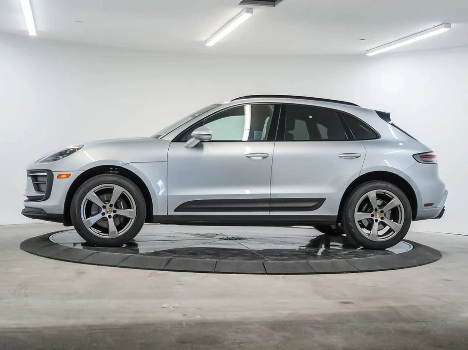 2023 Porsche Macan - Image 2 of 5