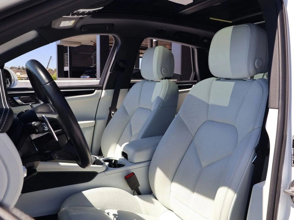 2023 Porsche Macan T - Image 5 of 5