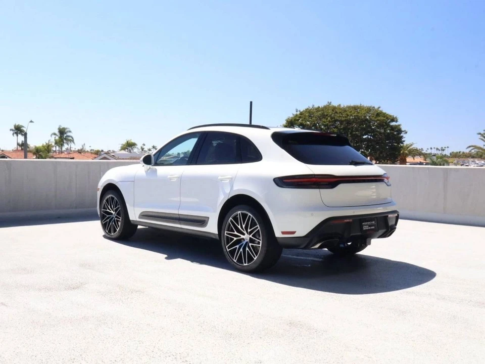2023 Porsche Macan T - Image 3 of 5