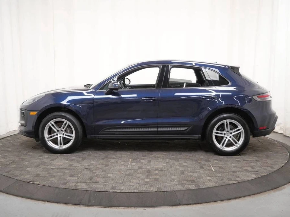 2023 Porsche Macan - Image 2 of 5