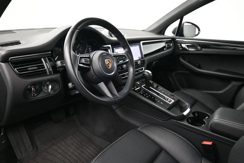 2023 Porsche Macan - Image 4 of 5