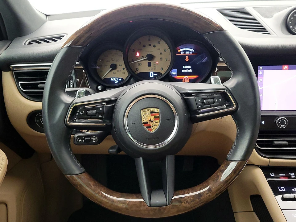 2023 Porsche Macan - Image 11 of 28